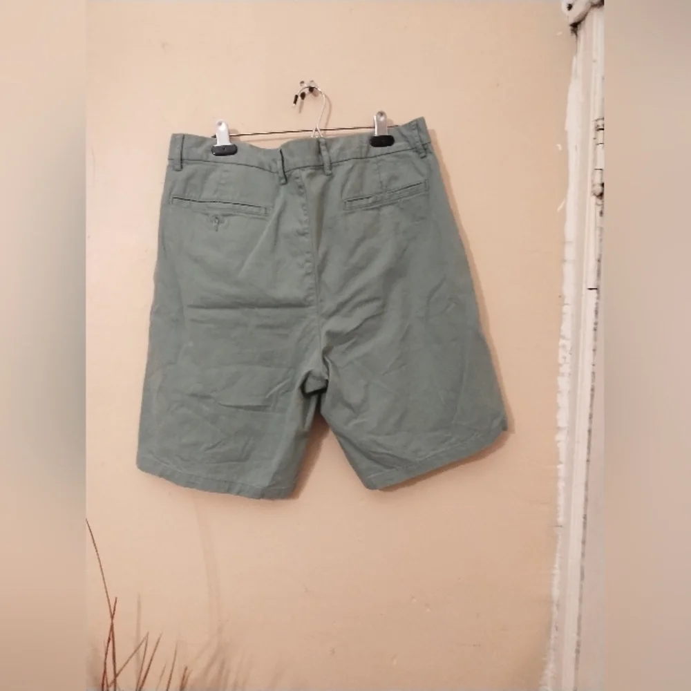 Old Navy Built In Slim Size 36‎ Men's Green Shorts Cotton Spandex Blend